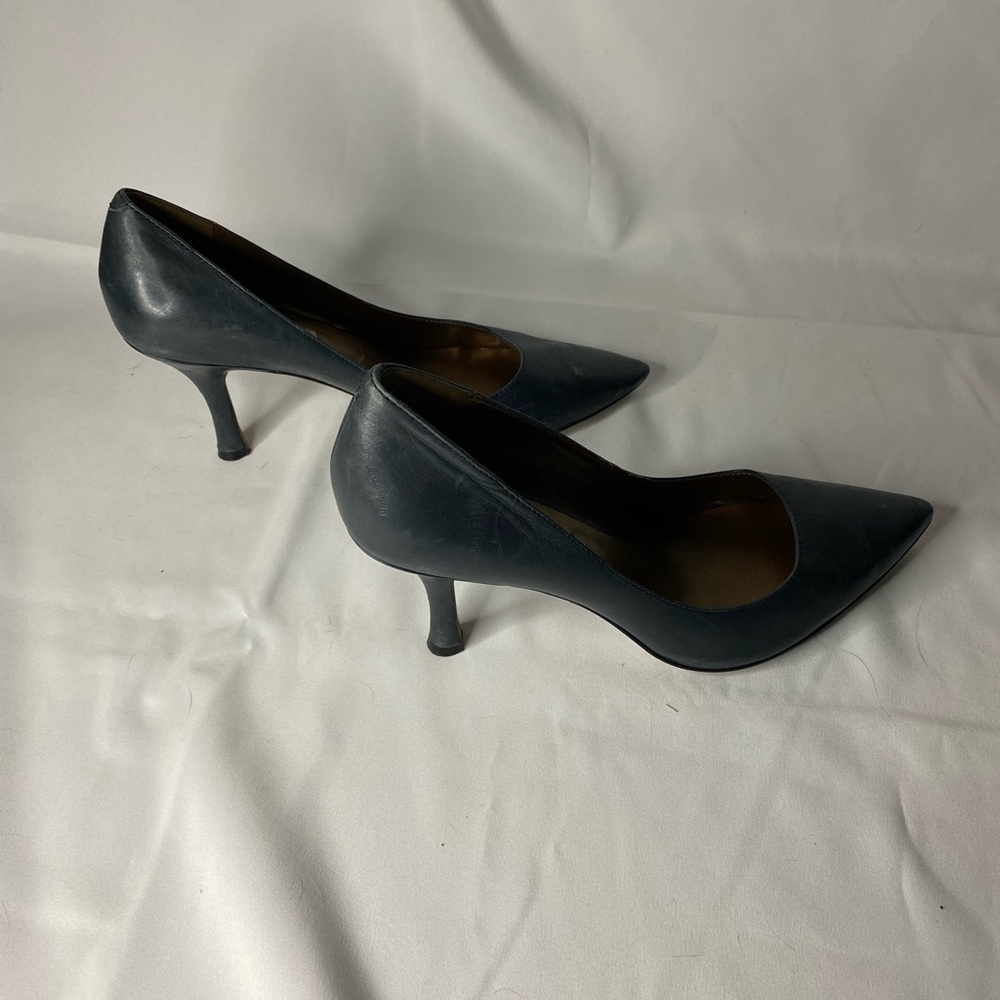 High Heels - Picture 2 of 4